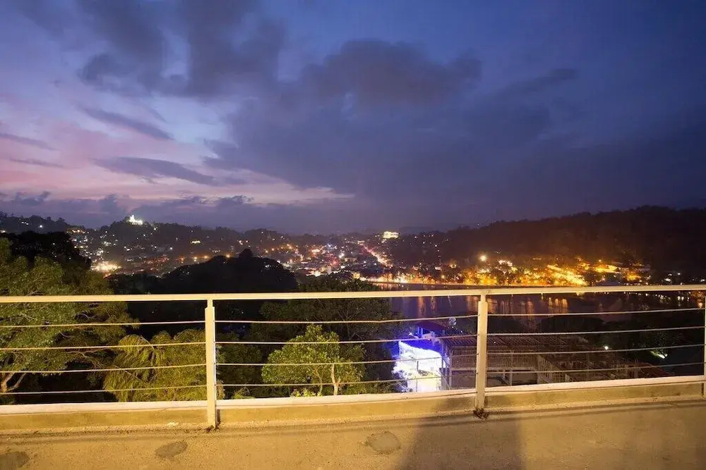 360 Lake View Hotel