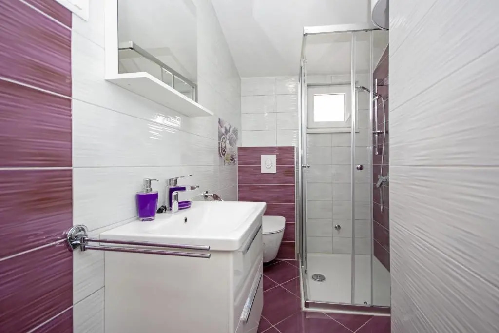 Apartments with hot tub Makarska - 18898