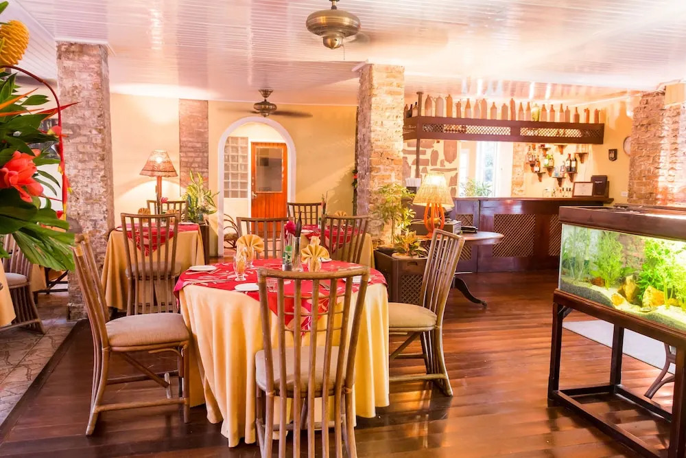 Cara Lodge Hotel