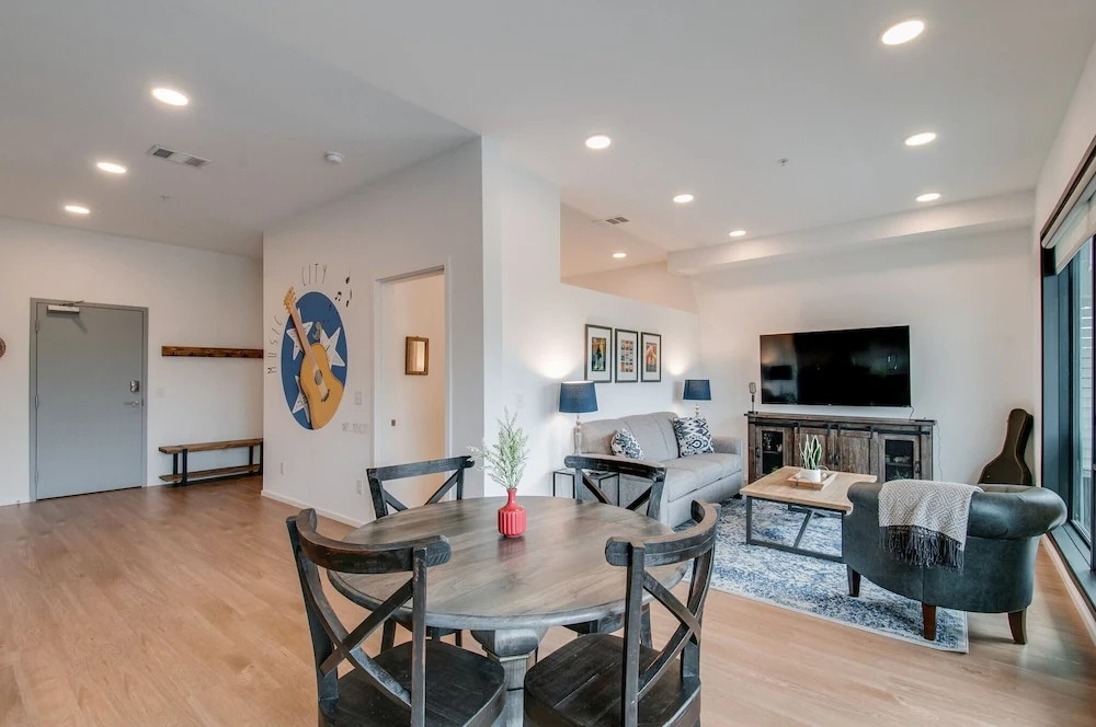 Illume Chic Green Community Skyline Balcony 1 Bedroom Condo