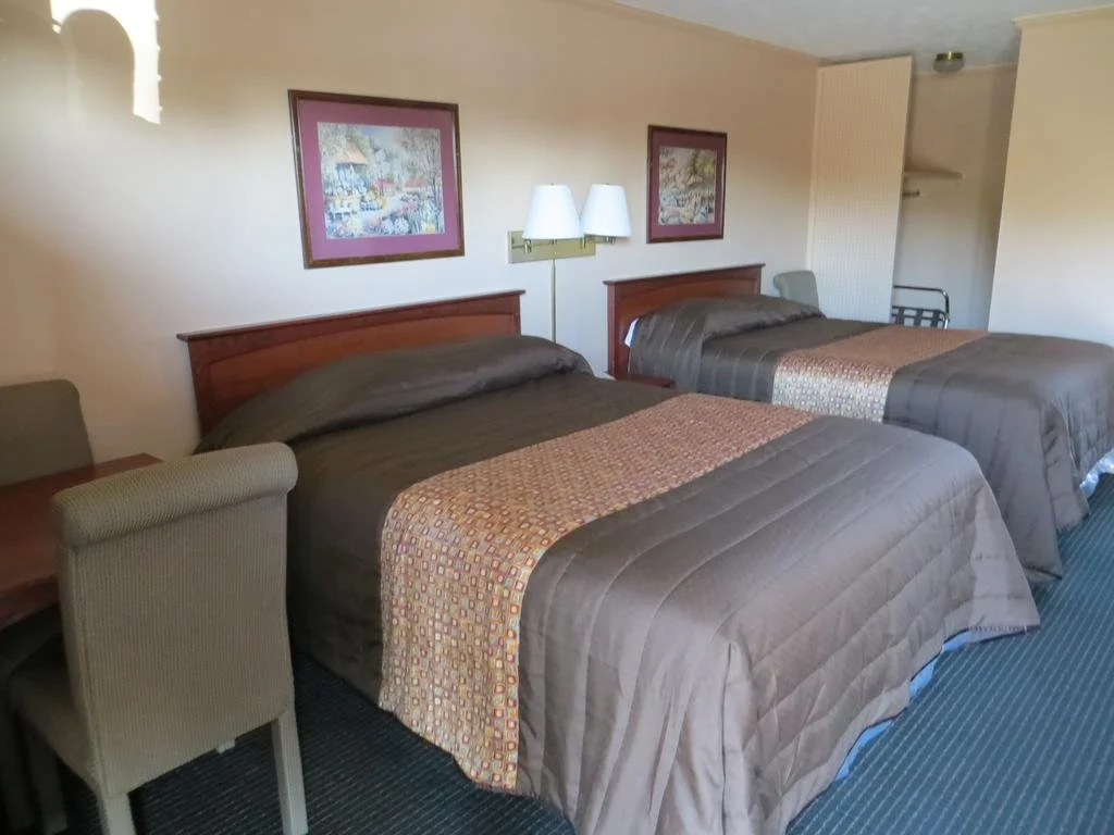Redwood Inn
