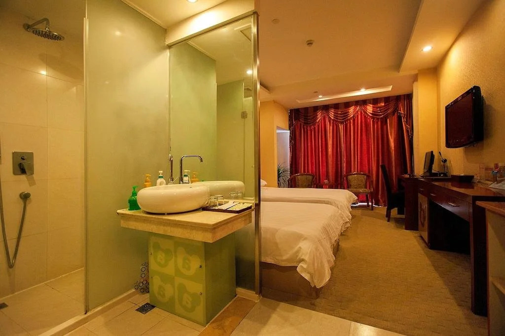 Yiwu Luckbear Hotel