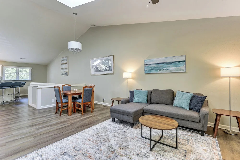 Resort Condo ~ 2 Mi to Sunset Beach Seashore!