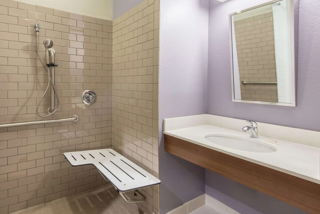 Microtel Inn & Suites by Wyndham Cadiz