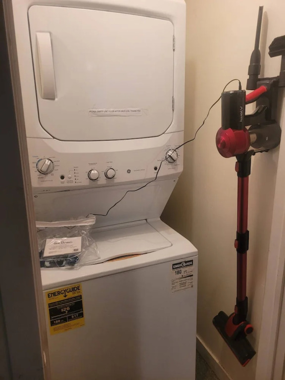 Modern 2BR Near Downtown & Expo Centre