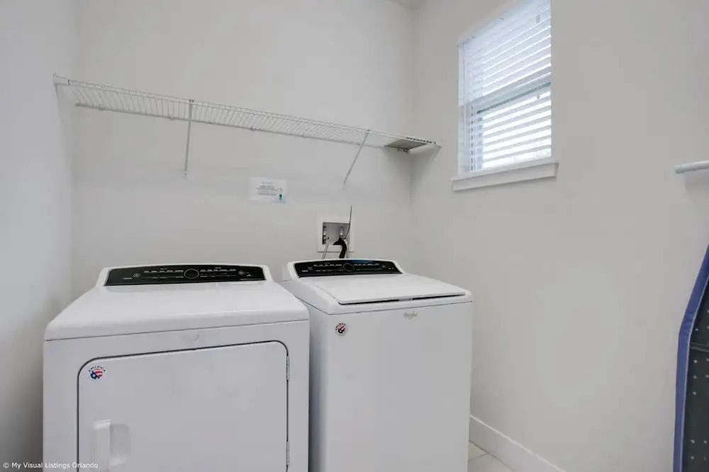 Stylish Family Home Sleeps 22 Enc101