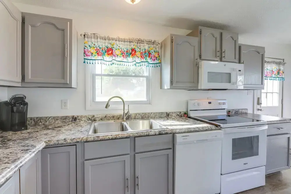 1 Mi to Main Street: Family Home in Williamstown