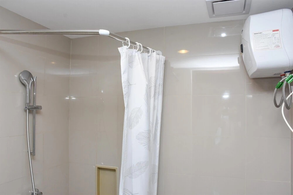 Modern And Comfortable 2Br At The Kensington Royal Suites Apartment