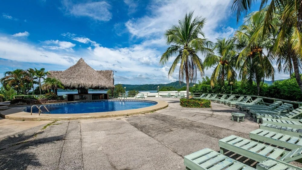 2-bedroom Beachfront Condo With Pool