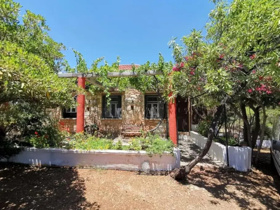 Korakies private traditional house ,2000sqm yard
