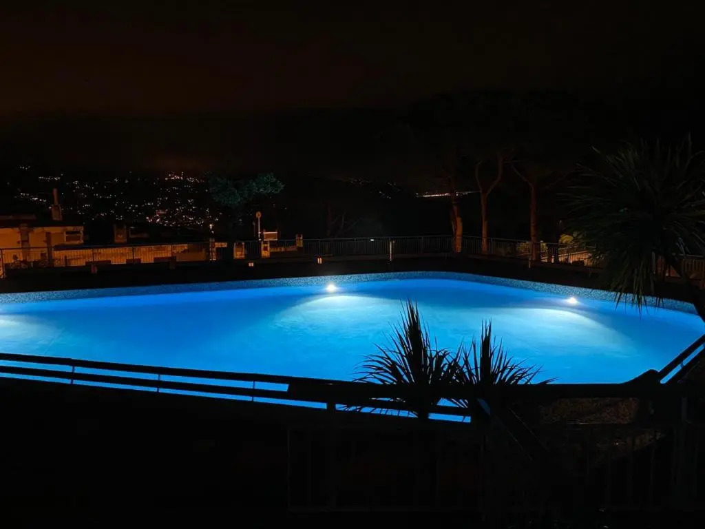 Residence "Delfino" con Piscina e Campo da Tennis