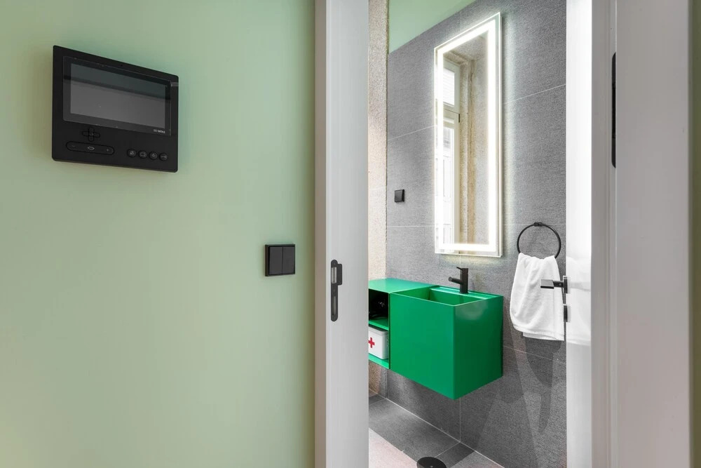 ALTIDO Bright Self Check-In Studio in Porto