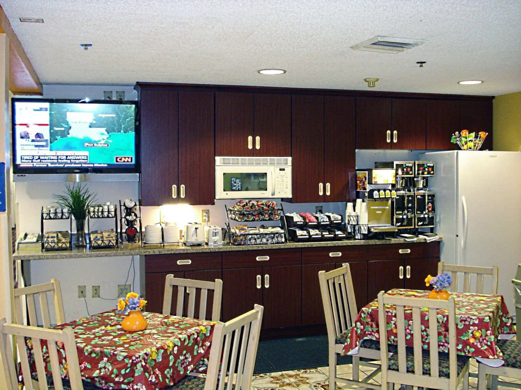 Hometown Inn & Suites Jacksonville Butler Blvd./Southpoint