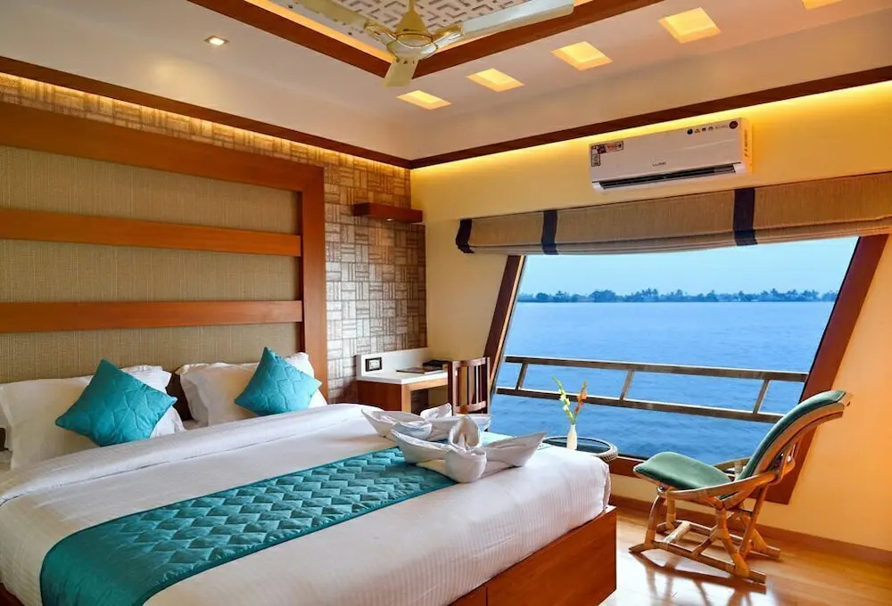 Upper Deck Houseboats