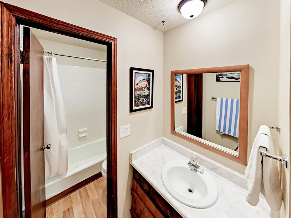 Enthusiasts Dream Condo #s303 2 Bedrooms 2 Bathrooms Condo