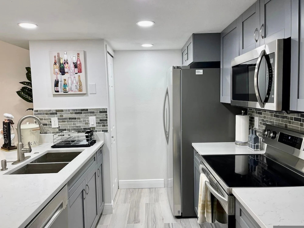 Grand Superior 3BR Condo Near Disney Parks 10