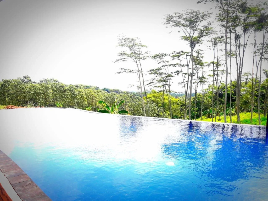 Royal Hotel and Outbound Trawas