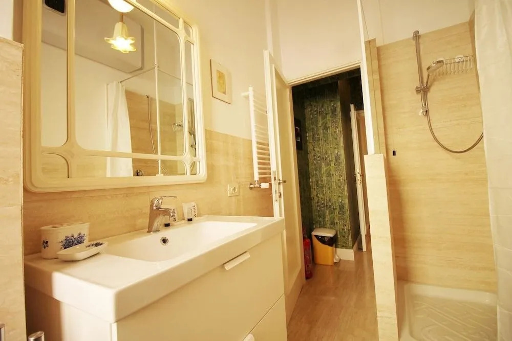 Spacious Apt Steps away from the Vatican