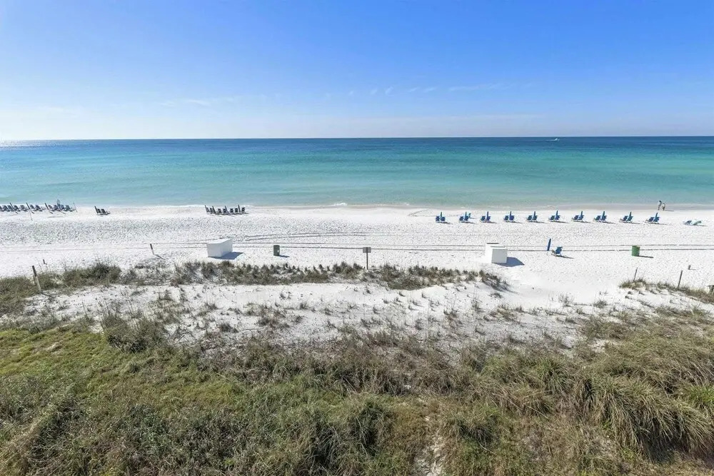 Gulf-front in Destin! Community Pool, Minutes to Beach