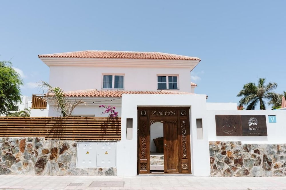 Arena Wave Hostel