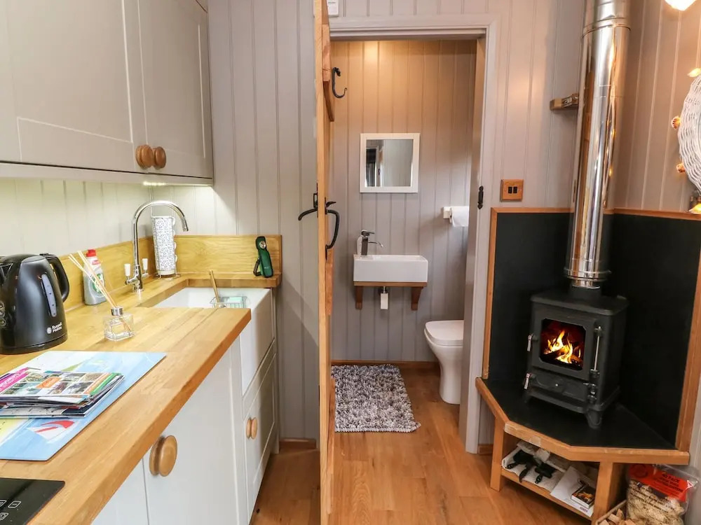 Cassie'S Shepherd'S Hut