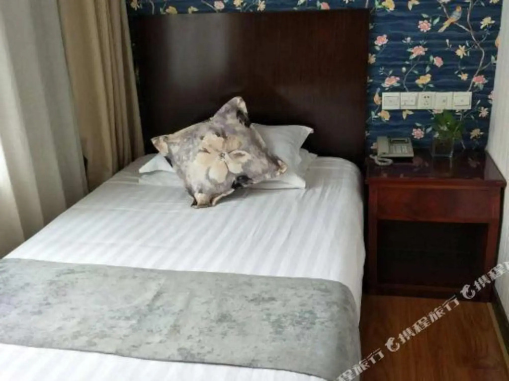 Taihua Business Hotel (Shijiazhuang Xinbai Plaza MixC Branch)