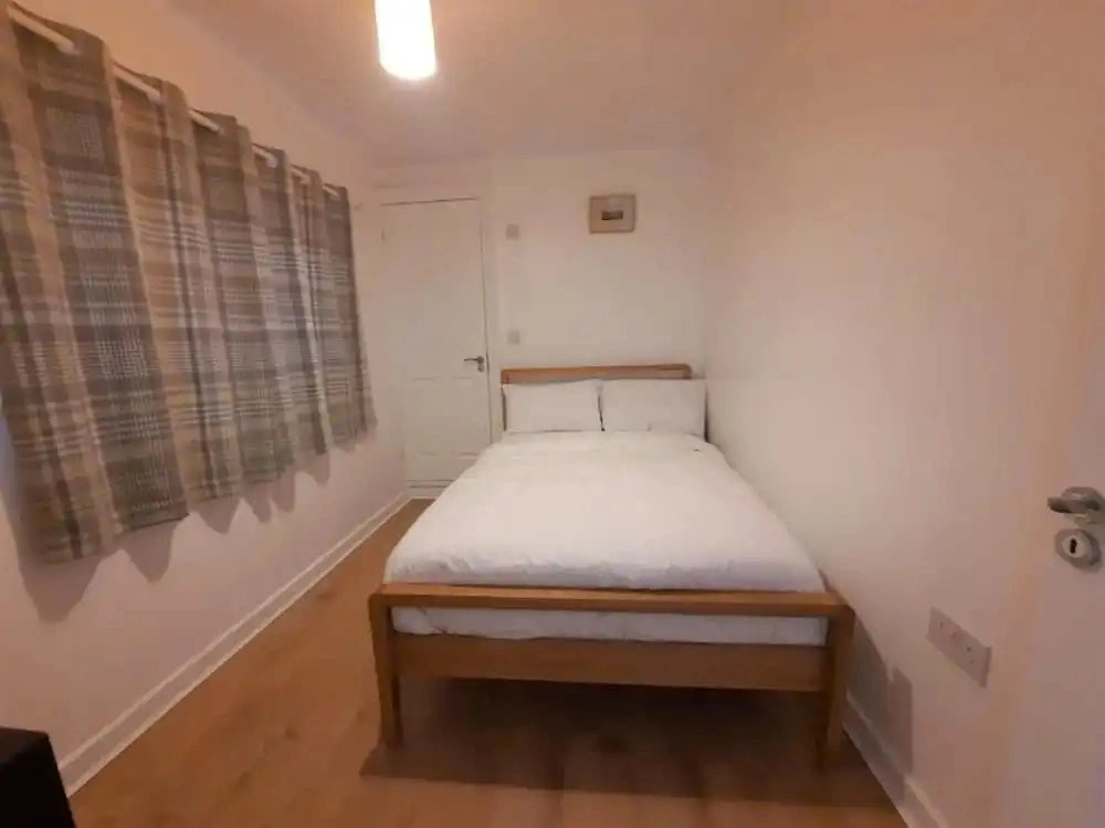 Apartment Sleeps 4 With Garden
