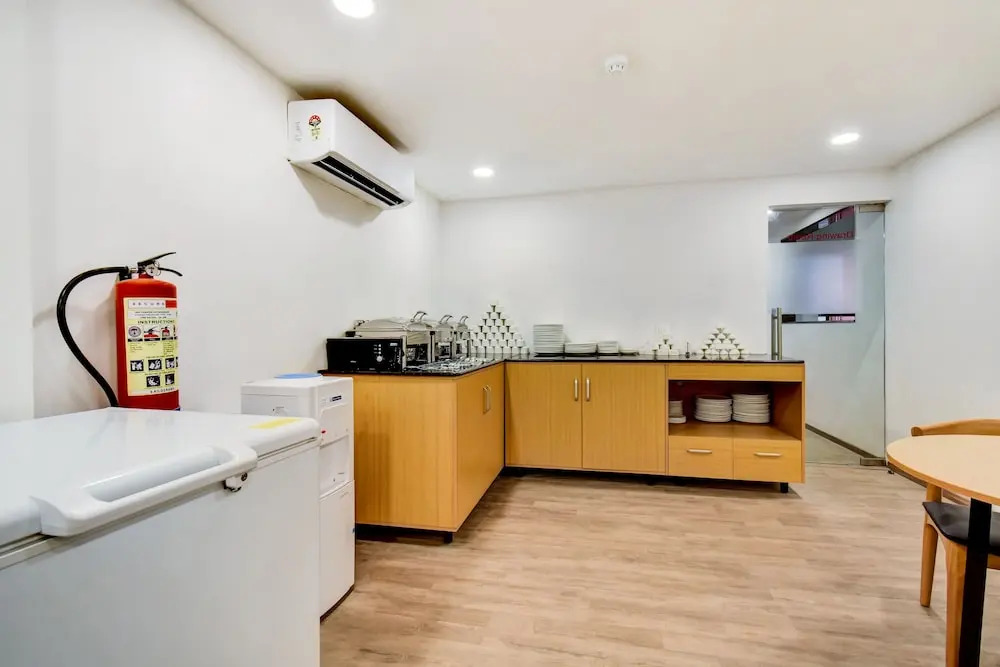 OYO Townhouse 146 Vijay Talkies