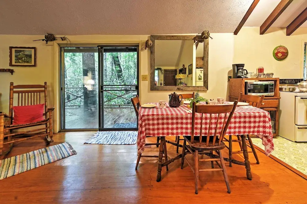 Creekside Cottage: Blue Ridge Mountain Escape!