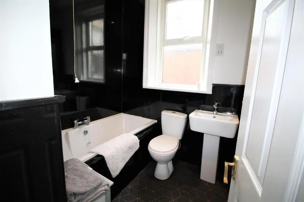 Large Period Property - Beautifully Refurbished