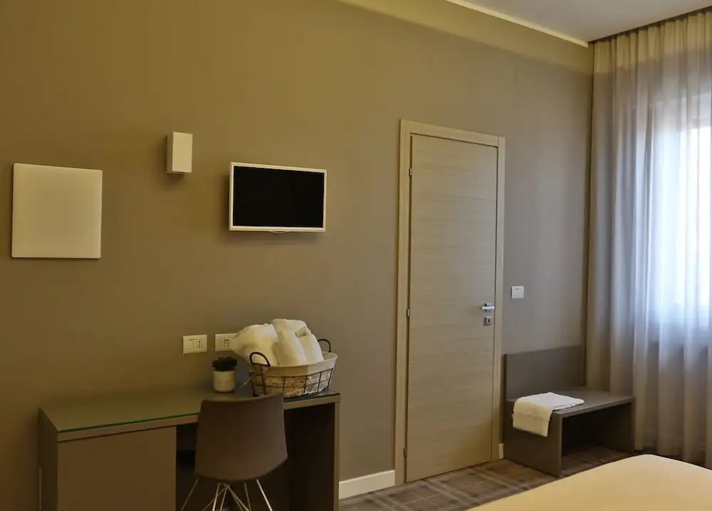 Piazza Italia  -  Rooms  for Rent