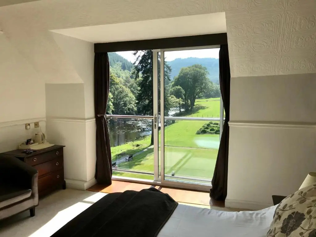Craig-y-Dderwen Riverside Hotel