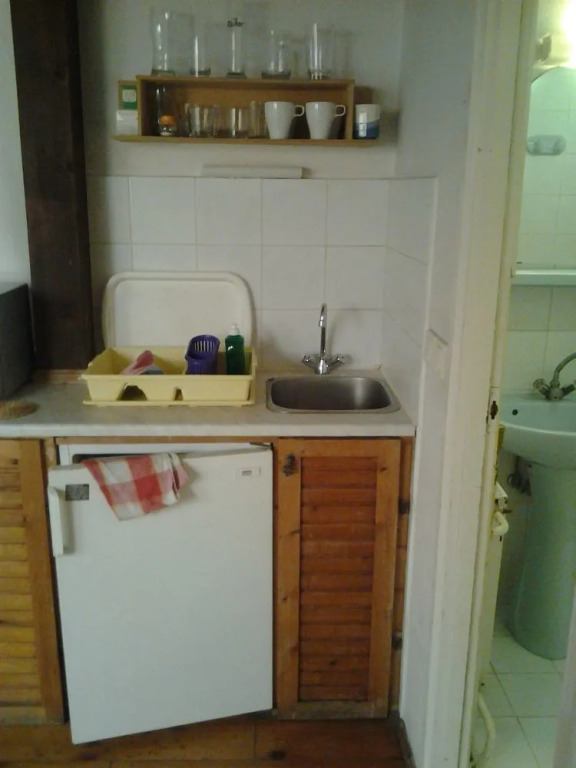 1st Apartments and Hostel