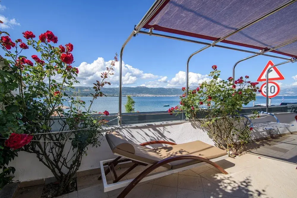 Modern Apartment in Arbanija with Hot Tub