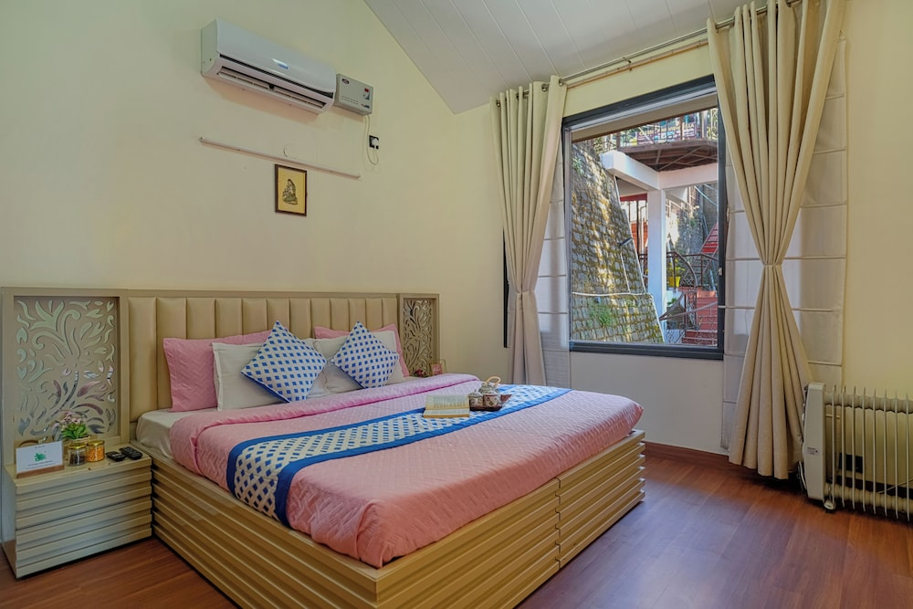 Alaya Stays Golden Meadow Villa