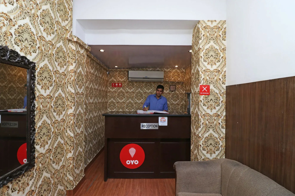 OYO 10381 Hotel Aerodrome Palace