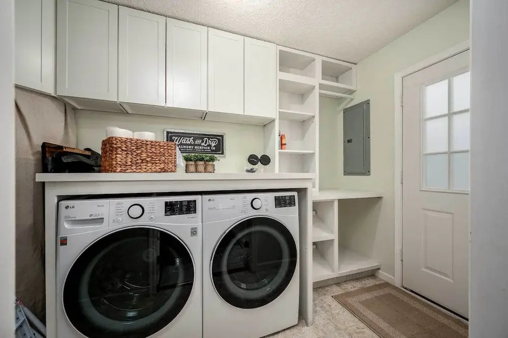 Single-story Manchester Home Close to Parks!