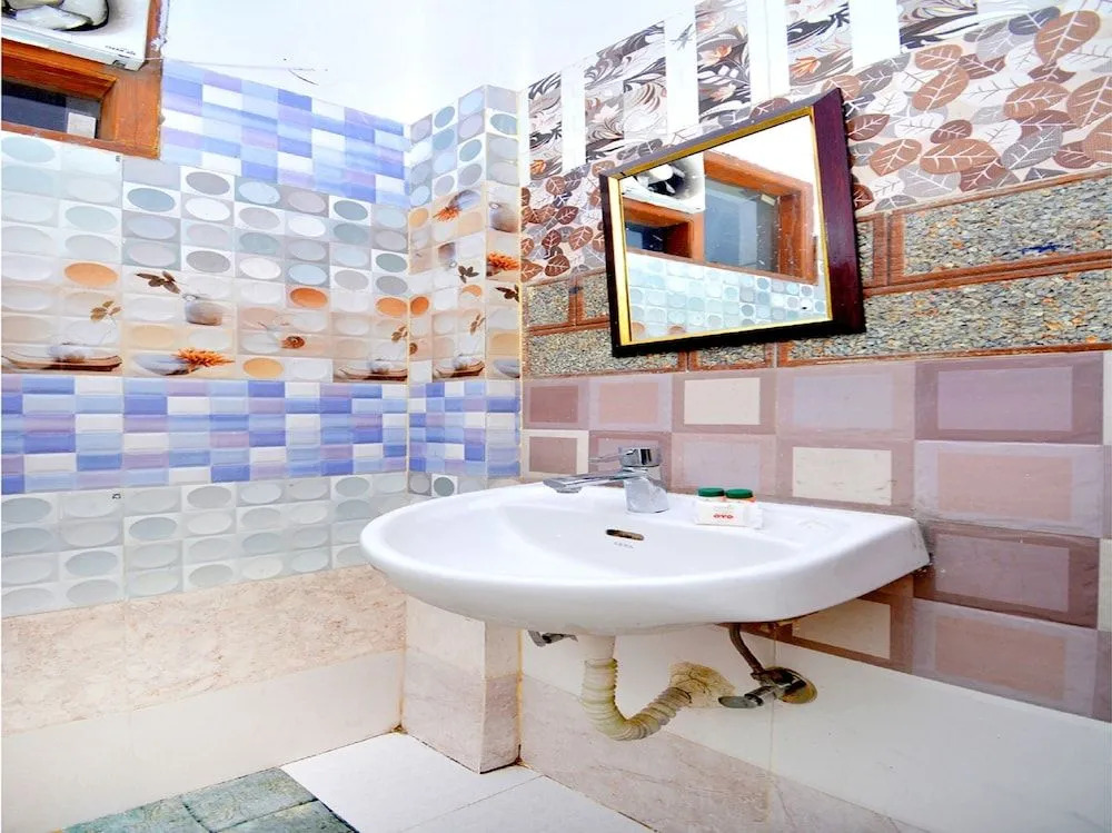 OYO 42769 Vij Guest House