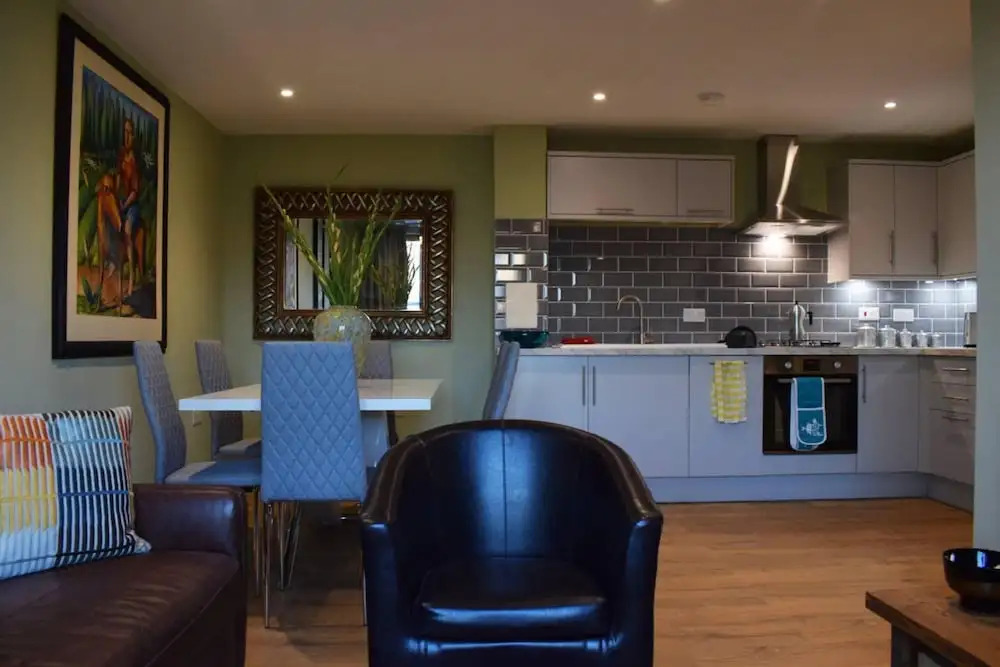 2 Bedroom Newly Refurbished Flat In The Heart of Bow