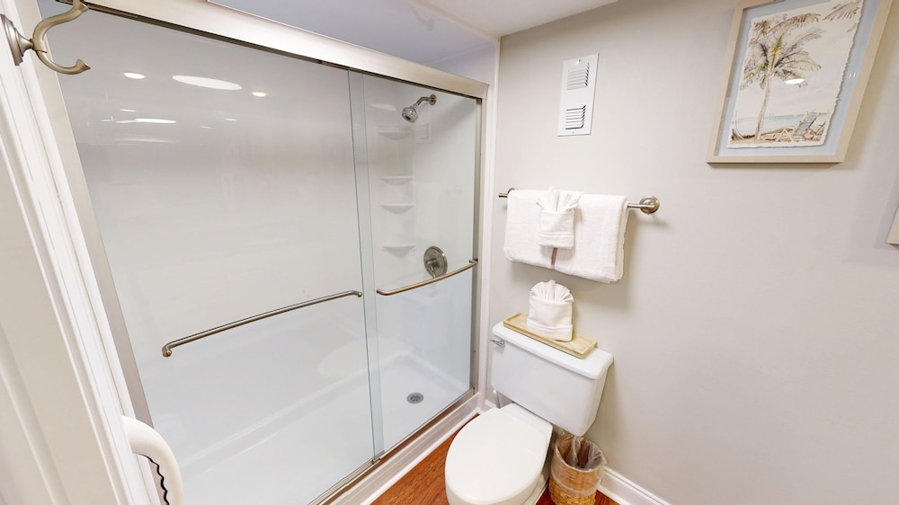 Shoreline Towers 1033 2 Bedroom Condo