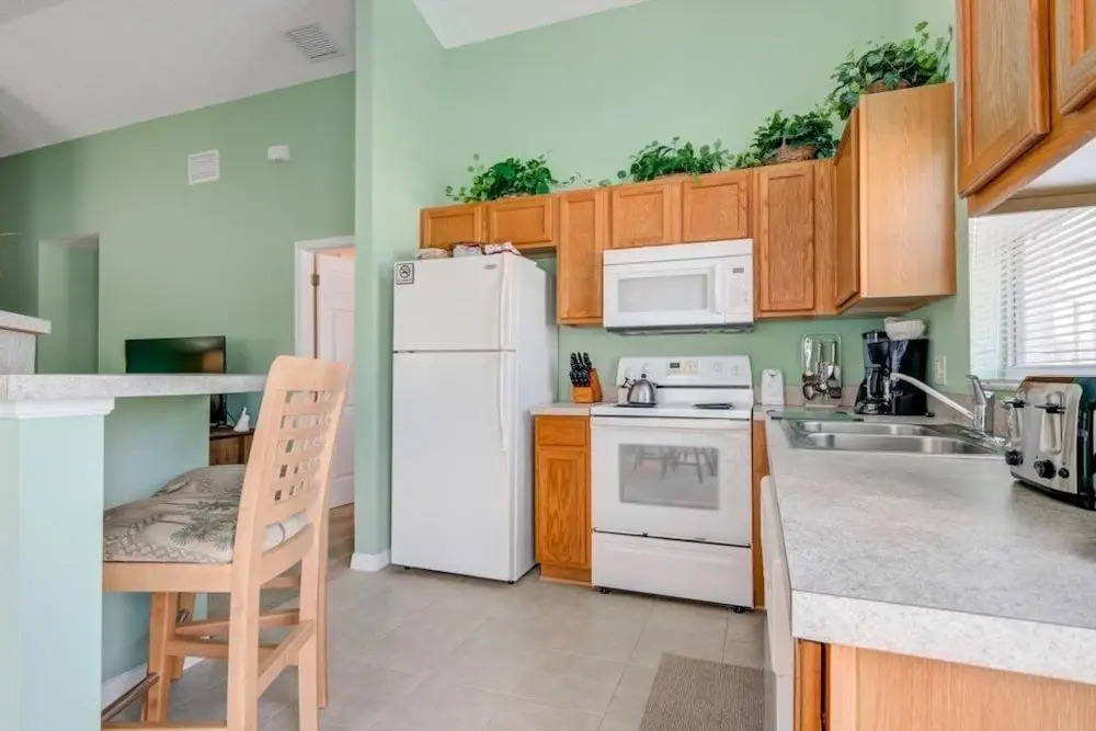 Southern Exposure Private Pool! 3 Bedroom Home by RedAwning