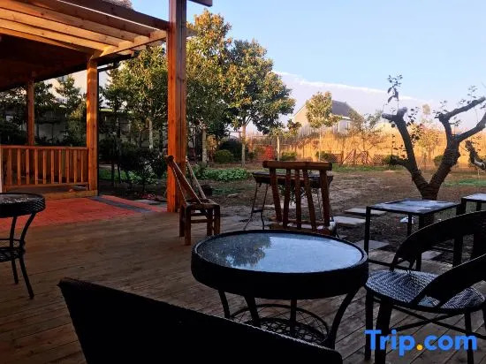 YiJiang ChunShe Guesthouse