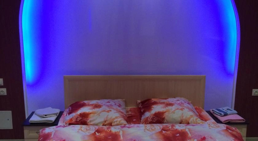 Отель Crystal Deluxe Hotel