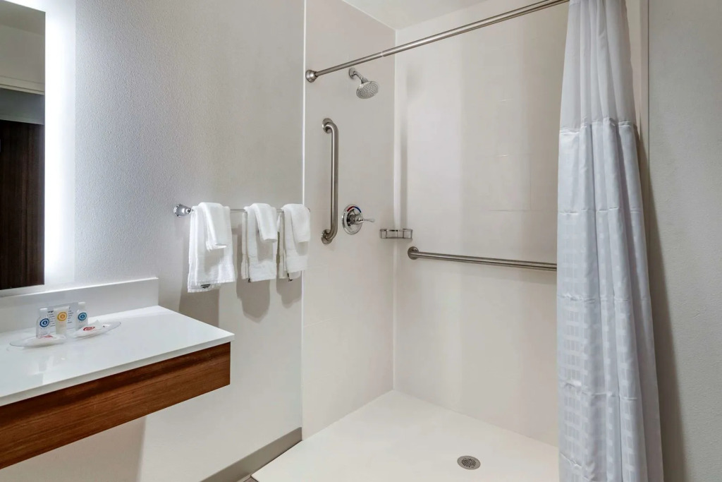 Comfort Suites Grandview - Kansas City