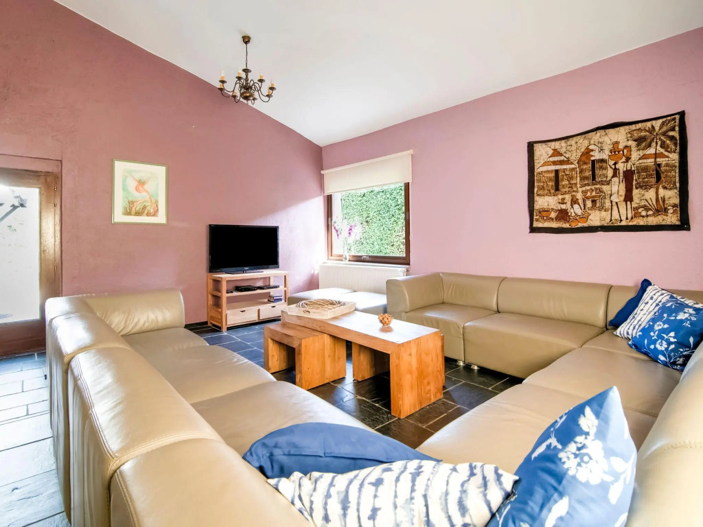 Spacious Holiday Home in Malmedy near Nature Parc High Venn