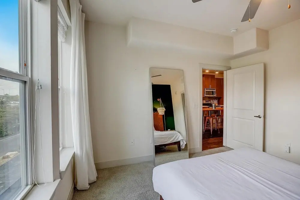 Frontdesk 1 BR Apt Near St. Edwards Park