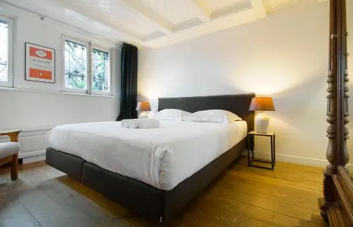 Luxurious Canal Apartment