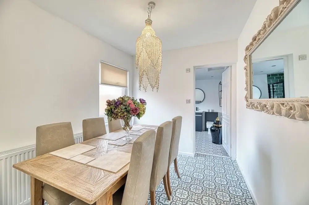 Three Bed Apartment by Guestz