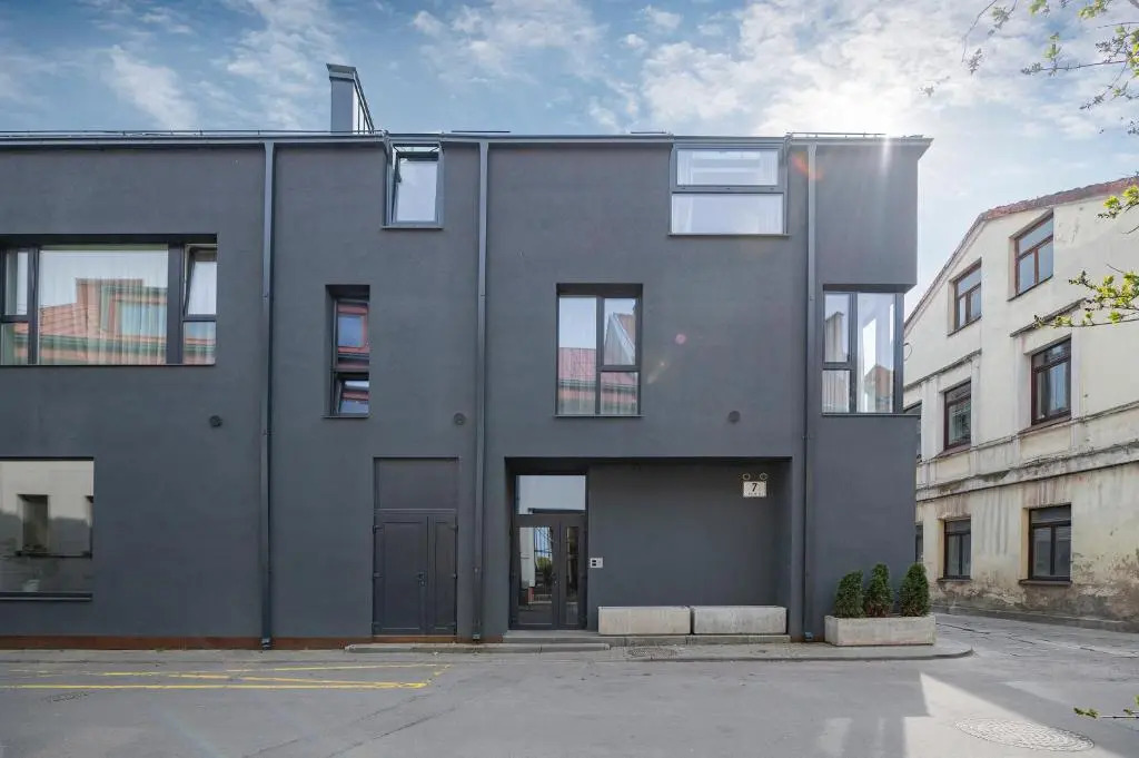 LOFT 1 BD Old Town Apartment by Hostlovers