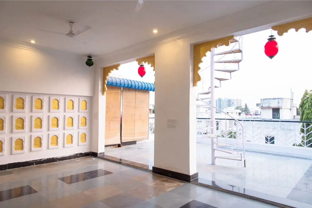 OYO 11431 Home Artistic Stay Forum Celebration Mall